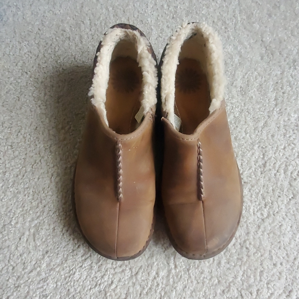 Ugg Size 7 - image 1